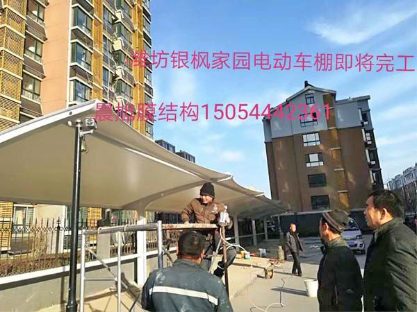 潍坊银枫家园电动车棚即将完工
